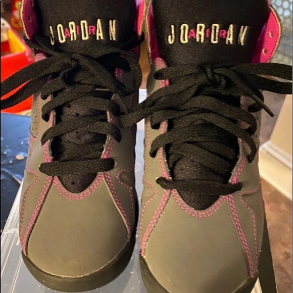 Jordan Valentine’s Day retro 7s - Picture 1 of 4